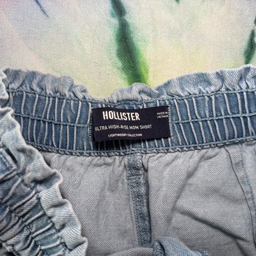 Hollister Ultra High Rise Mom Short Light Wash Denim Paper Bag Style Jean Shorts - Picture 7 of 7
